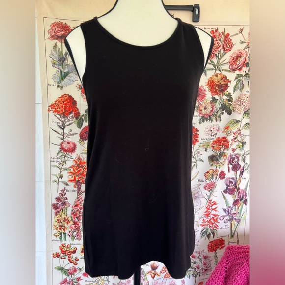 Athleta knit black tank top with criss cross back. Size S. Buy 3 Athleta for 30 - Picture 1 of 7